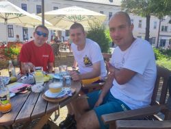 Donateria, kapučko a prechádzka na námestí - don4