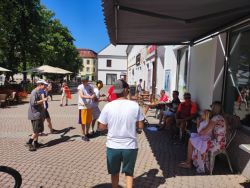 Donateria, kapučko a prechádzka na námestí - don9
