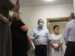 Slávnostné prestrihnutie pásky v špecializovanom zariadení pre autistov - 24