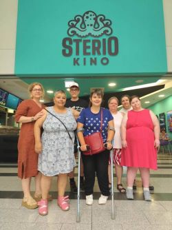 Kino - pred kinom